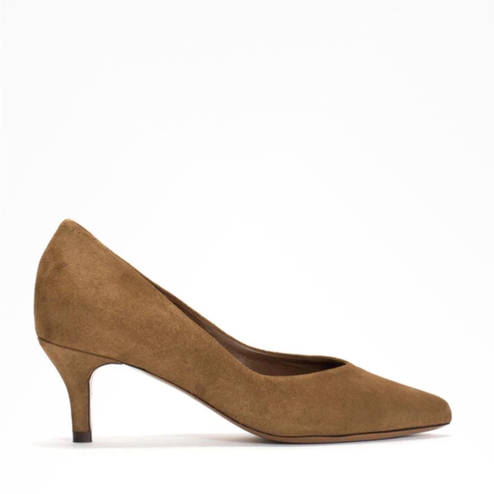 Elegant Tan Suede Heels